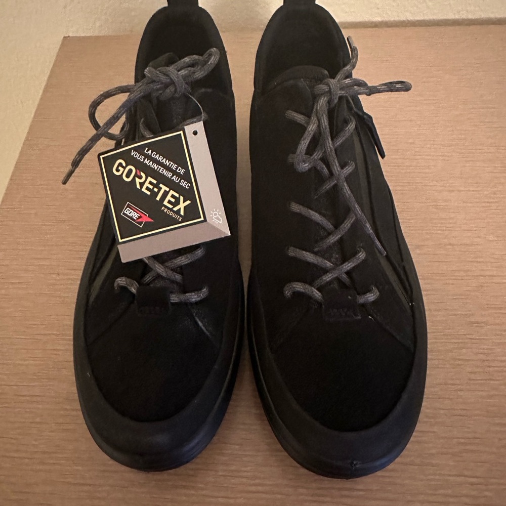 New ECCO Women's Soft Tred Women's Hiking Trail Shoes  size 41  Retail $160